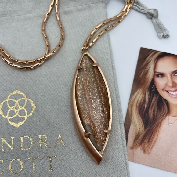 Kendra Scott Rose Gold Shimmer Adjustable Necklace ✨ - Picture 2 of 5